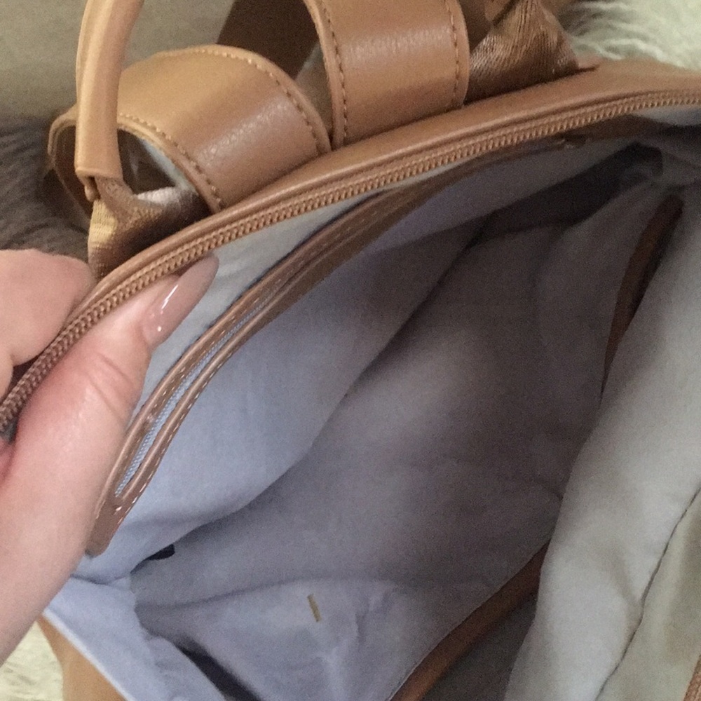 Camel Backpack - Picture 4 of 4